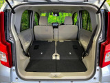 普段のお買い物や通勤、送迎等に十分な荷室スペースを確保しております。セカンドシートを倒すと、大きな荷物の積載も可能です♪