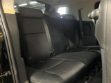 後部座席も気になるようなキズ・汚れやへたり等、大きなダメージはなく、良好な状態です。