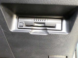 ETC車載器付きです。高速道路の料金所渋滞も解消!落ち着いてスムーズに通過できます。今や必需品の一つとなった装備ですね。