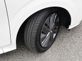 純正のホイールカバーが付いています。タイヤの残り溝は御来店時に御確認下さい。