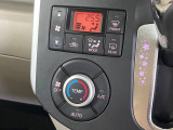 【オートエアコン】一度お好みの温度に設定すれば、車内の温度を検知し風量や温度を自動で調整。暑い&hellip;寒い&hellip;と何度もスイッチ操作をする必要はありません。快適な車内空間には必須の機能ですね♪