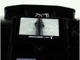 パノラミックビューモニター装備!サイドビュー/車両に取り付けたフロント、サイド、バックカメラの映像を合成しての映像を画面上に表示させることで、低速時の運転を補助する装置です。車両本体の取扱書もお読みく