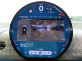 パノラミックビューモニター装備の為に上から見下ろしたような視点で360度クルマの周囲を確認することができます