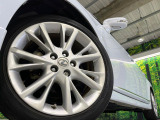 【純正18インチアルミホイール】外観にマッチした純正アルミホイールを装着しております。各種社外アルミホイールや、スタッドレスタイヤも取扱いしております。是非ご相談ください♪