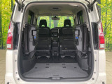 普段のお買い物や通勤、送迎等に十分な荷室スペースを確保しております。セカンドシートを倒すと、大きな荷物の積載も可能です♪