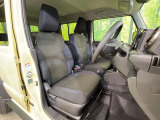 運転席シート廻りは使用感も少なく、良好な状態となっています。丁寧に使われていたことがよくわかりますね。