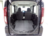 セカンドシートを倒すとさらに広々のラゲッジスペース