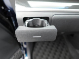 カップホルダーは運転席や助手席からちょうど手の届く位置です!!