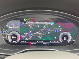 ●バーチャルコックピット:全体が液晶パネルとなっている先進的なメーターパネル。通常のスピードメーターとしての機能はもちろん、ナビ・オーディオ機能の確認・操作もでき、運転に集中しやすくなっております。