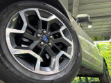【純正17インチアルミホイール】外観にマッチした純正アルミホイールを装着しております。各種社外アルミホイールや、スタッドレスタイヤも取扱いしております。是非ご相談ください♪