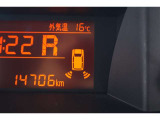 コーナーセンサー付いてます!バンパーに取り付けられた4個の超音波センサーで、障害物を、音とメーター内モニターで知らせてくれます♪