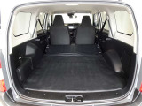 セカンドシートを倒した状態です。荷室スペースが広がります。