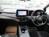 スッキリした運転席周り操作もしやすく各装置のコントロールができます。