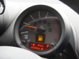 走行距離は49,246kmです!ステアリング側にはタコメーターとデジタルスピードメーター、距離計が配置されています。
