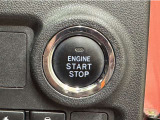エンジンスタートボタンです。キーが車内にあれば、エンジンの始動・停止はブレーキを踏んでスイッチを押すだけ!キーを取り出す手間を省き、ワンプッシュでエンジンを操作するので簡単でスムーズです。