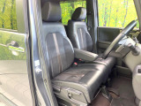 運転席シート廻りは使用感も少なく、良好な状態となっています。丁寧に使われていたことがよくわかりますね。