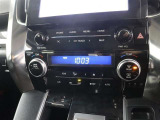 左右独立温度コントロールフルオートエアコンです。運転席、助手席それぞれで独立して温度設定ができます。冷え性の方が乗っても安心ですね♪