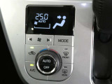 オートエアコン装備です。オートで空調を行ってくれるので車内は、とっても快適!だからドライブもさらに楽しい!