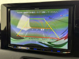 後方の見える安心をお届けするバックガイドモニター付:バックするときのアシストラインもあって楽々バック!車庫入れや縦列駐車をサポートし、苦手な駐車も安心です!今やもう手放せない装備ですネ♪