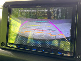 【バックカメラ】駐車時に後方がリアルタイム映像で確認できます。大型商業施設や立体駐車場での駐車時や、夜間のバック時に大活躍!運転スキルに関わらず、今や必須となった装備のひとつです!