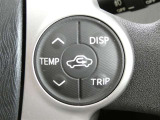 ステアリングスイッチでエアコンの温度設定やメーターインフォメーションの切り替えができます。