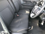 運転席はドライバーが居心地や運転席の快適性を左右する大切な場所です。目立った汚れもなくホールド感も良いので、心地よく使用いただけると思います。