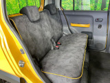 後部座席も気になるようなキズ・汚れやへたり等、大きなダメージはなく、良好な状態です。