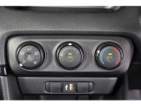 【エアコンまわり】 各操作スイッチなども使いやすい位置に配置されています。