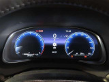 とっても見やすいメーターです。夜間時はラグジュアリーな気分にさせてくれる照明が魅力ですので、夜のドライブも楽しみになりますよ♪