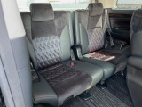 3列目シートはもちろん状態良好☆大人でもゆったりと座って頂けますので、大人数でのお出かけもラクラクです♪ご家族で、気の知れた仲間で、ドライブに行くのが楽しみですね♪