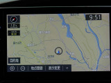 純正ナビを装備。タッチパネル式で使いやすく、お出かけもラクラクです。