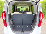 普段のお買い物や通勤、送迎等に十分な荷室スペースを確保しております。セカンドシートを倒すと、大きな荷物の積載も可能です♪
