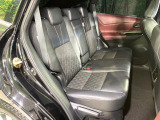 後部座席も気になるようなキズ・汚れやへたり等、大きなダメージはなく、良好な状態です。