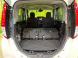 後席を格納すると、これだけの広さが!シーンに合わせたシートアレンジで、大きな荷物も積むことが出来ます♪