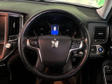 【純正革巻きステアリング】上質な革を使用することで、手にしっかり馴染みとても運転しやすいハンドルです♪