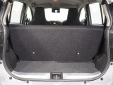 荷室です。後席を倒して荷室を広くできます。