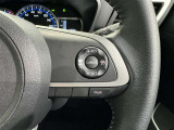 ステアリングスイッチ付き。前方から目を離すことなく操作することが可能です。