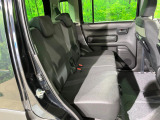 後部座席も気になるようなキズ・汚れやへたり等、大きなダメージはなく、良好な状態です。
