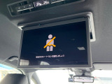 【フリップダウンモニター】大画面モニターで後席でもエンタメをお楽しみいただけます。小さなお子様にも大人気の装備です♪