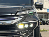 【LEDヘッドライト】悪天候や夜間走行時も良好な視界を確保し安心して運転できる高輝度LEDヘッドライトを装備!点灯速度が早く、消費電力も抑えられています。