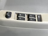 【電動格納ミラー】サイドミラーは電動格納式となっており、狭い駐車場でもキズがつくリスクを抑えられます。