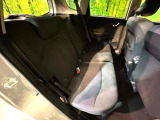 後部座席も気になるようなキズ・汚れやへたり等、大きなダメージはなく、良好な状態です。