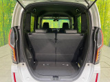 普段のお買い物や通勤、送迎等に十分な荷室スペースを確保しております。セカンドシートを倒すと、大きな荷物の積載も可能です♪