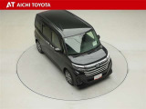 両側パワースライドドア付きだから、狭い駐車スペースなどでの乗り降りラクラク♪小さなお子さまのいるご家庭には嬉しい装備です。