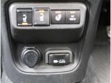 【シートヒーター】寒い日の運転など冷えやすい脚部を快適に温めてくれる。嬉しい機能♪