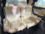 3列目シートはもちろん状態良好☆大人でもゆったりと座って頂けますので、大人数でのお出かけもラクラクです♪ご家族で、気の知れた仲間で、ドライブに行くのが楽しみですね♪