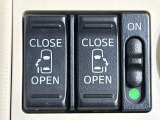 【両側パワースライドドア】スマートキーや運転席のスイッチで後席両側スライドドアの開閉が可能♪電動だから力を入れてドアを開ける必要が無く、小さなお子様でも簡単に開け閉めでき快適です♪