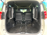 後席を格納すると、これだけの広さが!シーンに合わせたシートアレンジで、大きな荷物も積むことが出来ます♪