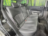 後部座席も気になるようなキズ・汚れやへたり等、大きなダメージはなく、良好な状態です。