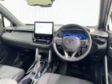 運転席まわりです。 各操作スイッチは使いやすい位置に配置されてます。